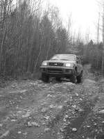 Nissan Pathfinder - climbing in Quebec