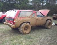 Nissan Pathfinder - mud bog