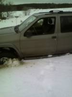 Nissan Pathfinder - Stuck in the snow