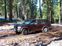 Nissan Pathfinder - mud and snow 1