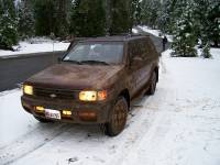 Nissan Pathfinder - mud and snow 3