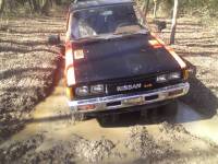 Nissan 720 - 1980 nissan Mudding