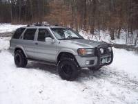 Nissan Pathfinder - Snow wheeling