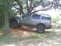 Nissan Pathfinder - Messing Around