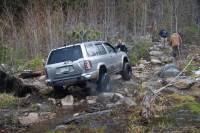 Nissan Pathfinder - Wheeling around