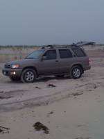 Nissan Pathfinder - beach