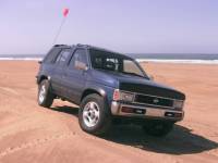 Nissan Pathfinder - Artur at the dunes